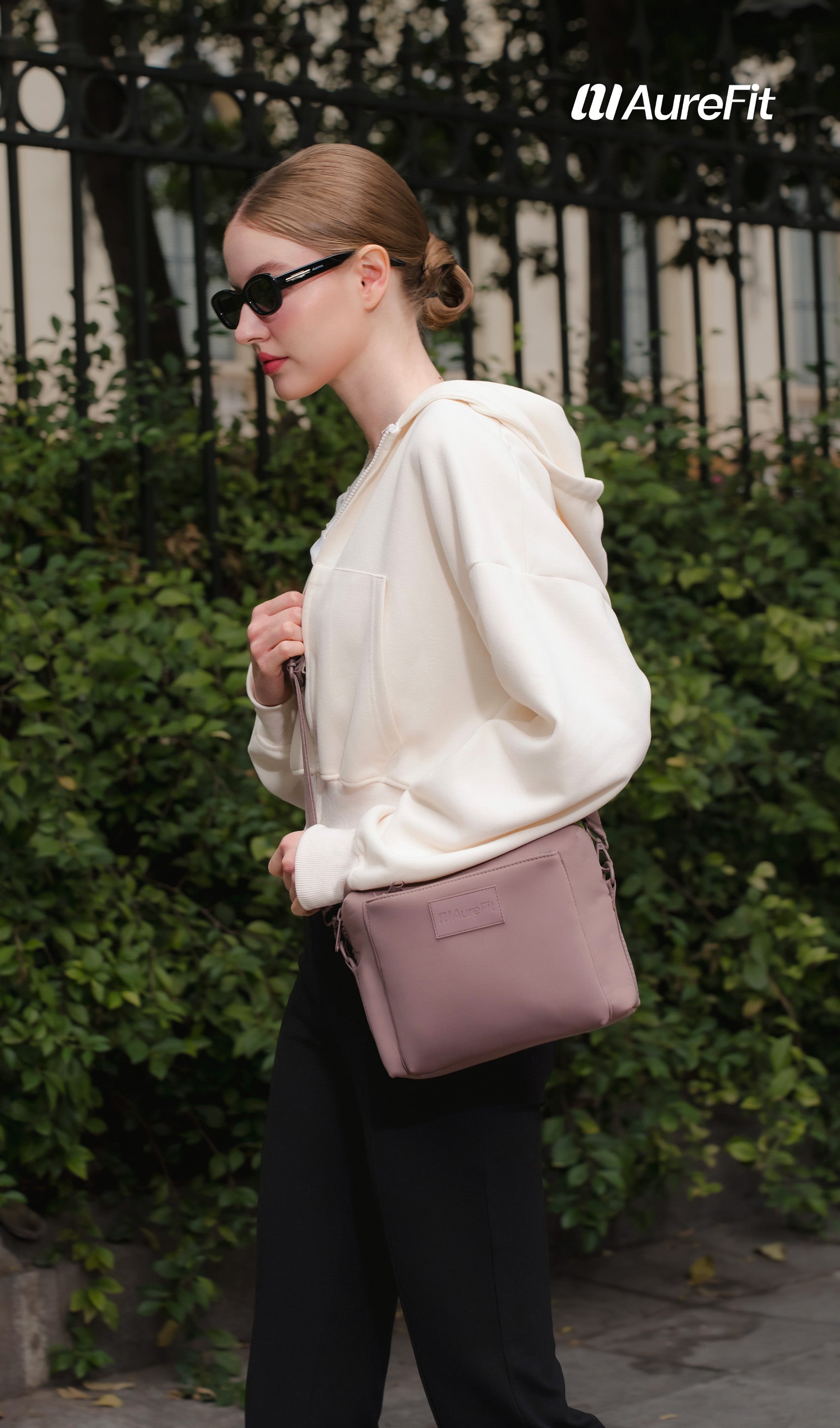 Túi đeo chéo thể thao thời trang Livia Crossbody
